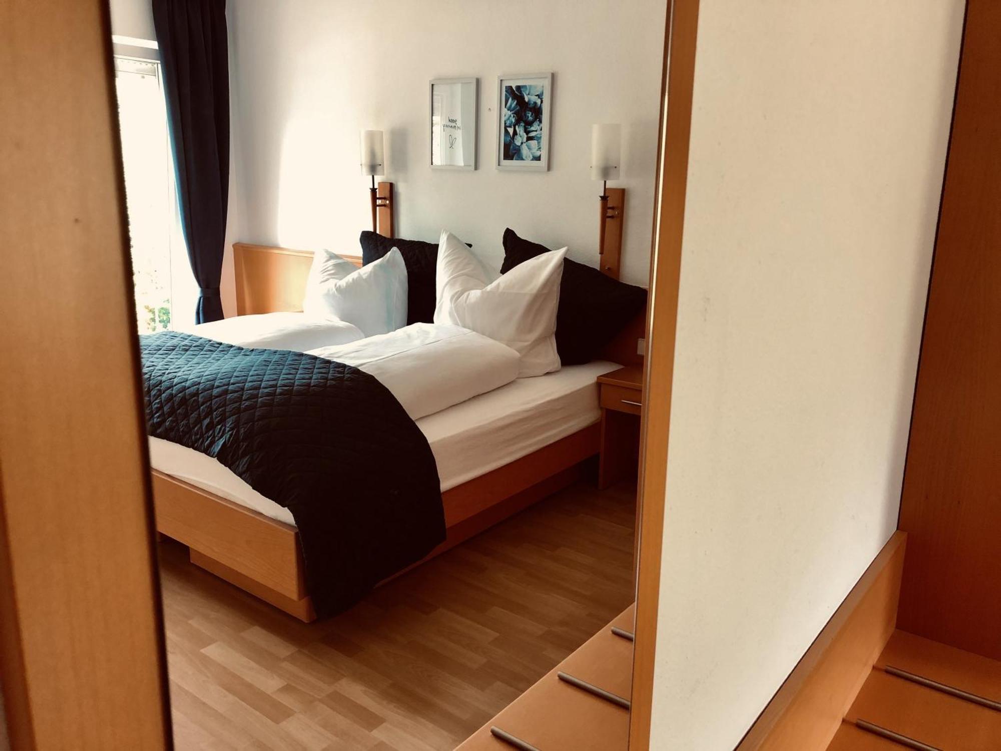 Am Landhaus - Gaestezimmer Walsheim Buitenkant foto